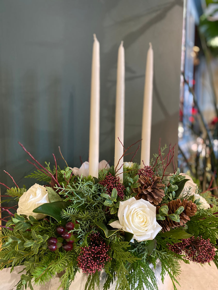 Traditional long and low centrepiece